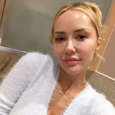 Laague_e's profile picture. Likes to play sports/stands alone/seeks happiness