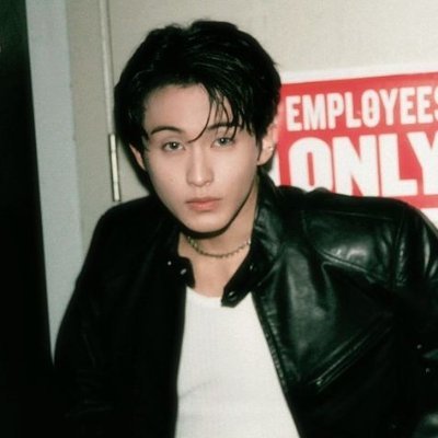 howlsighs's profile picture. caution: side effects may include butterflies and random smiles.