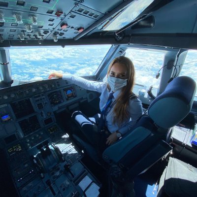 Wendy88554's profile picture. 🇺🇸 America First! Proud daughter. Used to fly as a First Officer at American Airlines. Just here to see what happens✈️#DonaldTrump #elonmusk #flying #aviation