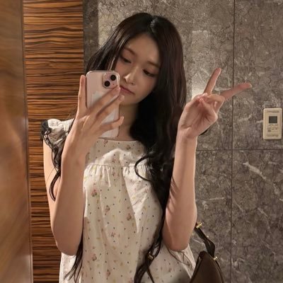 userlovesparis's profile picture. bxg zone // IVE things🔝🤍 YURISEONG FOREVER