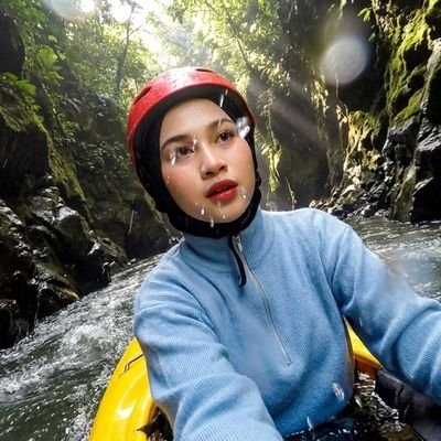 Minebula_helix's profile picture. rain