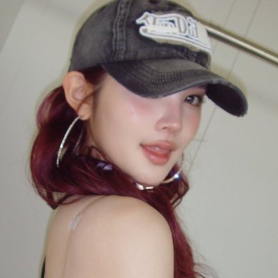 ZHAOROSSY's profile picture. Mademoiselle