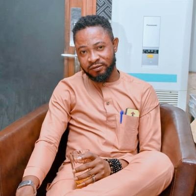 Omotella5's profile picture. Graphix