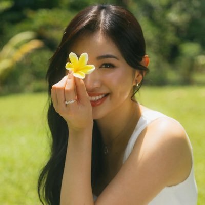 calliburnt's profile picture. Laksana embun yang enggan lenyap—ia berhati samudera, dengan keelokan yang tak luruh oleh masa, melainkan menetap bak senandung penghabisan tembang nan kekal.