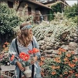 Kannitha563378's profile picture. Don’t let anyone dim your light simply because it’s shining in their eyes.