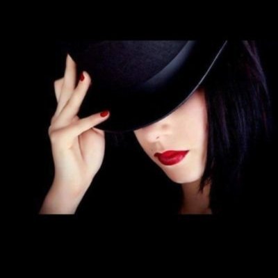 gwgwapokriti's profile picture. αγάπα όσο σ' αγαπούν και έφυγε πριν σε διώξουν 😘