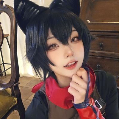 leeloonya's profile picture. 