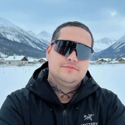 theusv69's profile picture. 