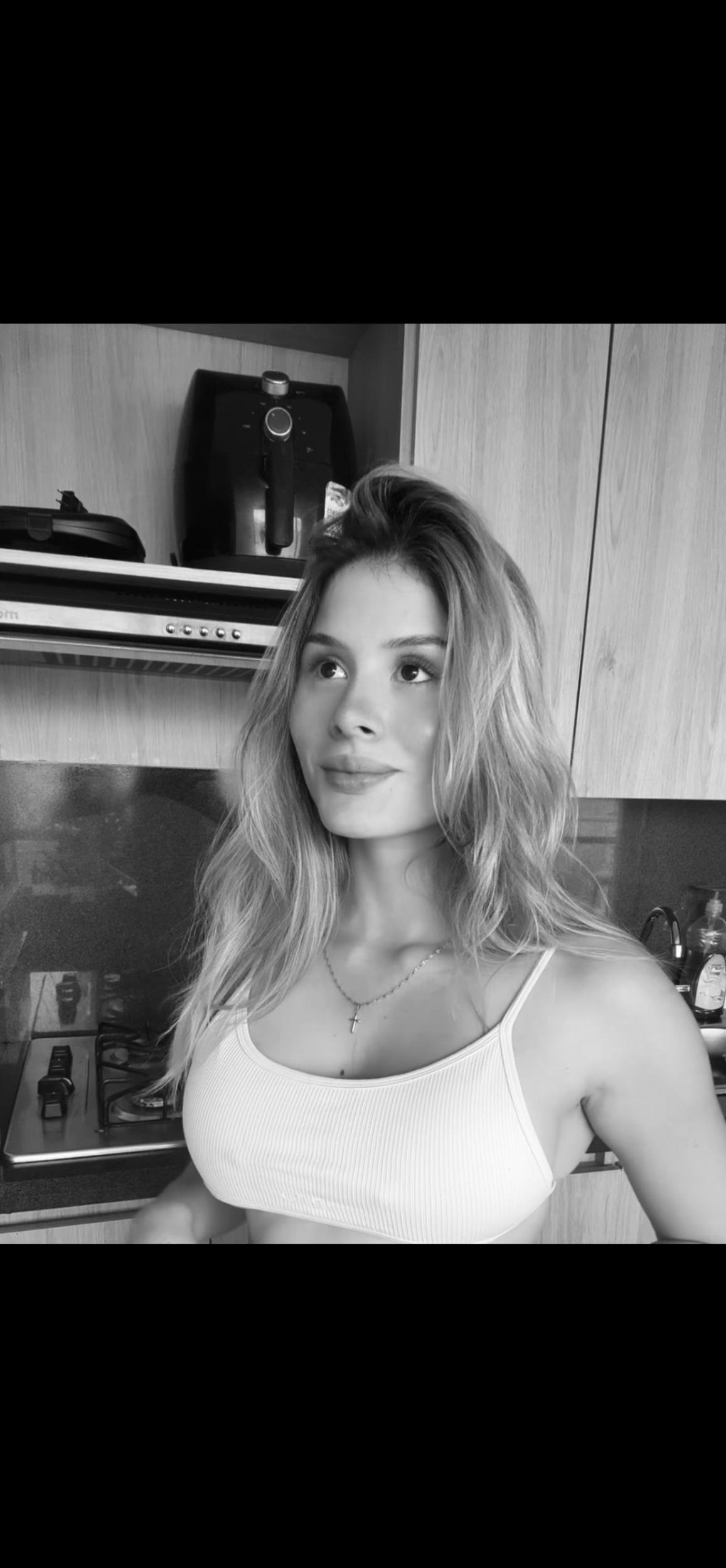 RosalindaT32878's profile picture. 💋 I’m here for the calm that feels earned 💫   @sexsexyougood