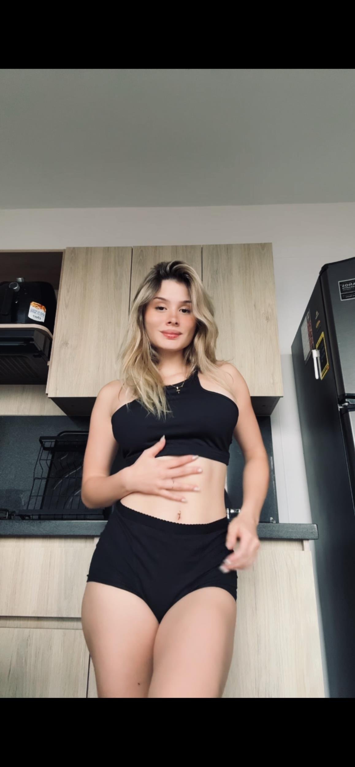 ElisaMelan1802's profile picture. ☕   @sexsexyougood I move minimal and mean maximum