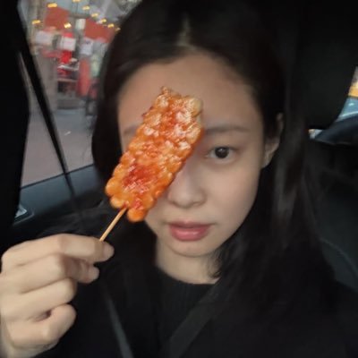 jnksjnnie's profile picture. 19 || currently in pre-med 🩺