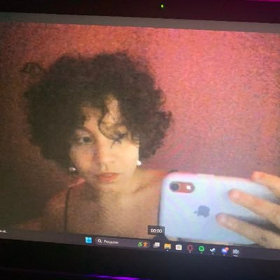 bagiellar's profile picture. eu so tenho crise nessa rede aqui