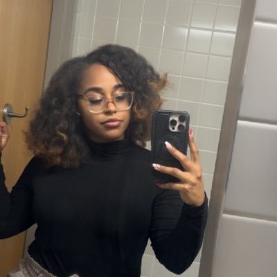 astoldby_leyoni's profile picture. she’s royalty 😌