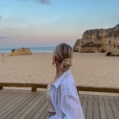 _NatHelena's profile picture. Garden Design | World Traveler | Yoga | Charity | Foodie