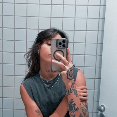 lonelynvght's profile picture. 