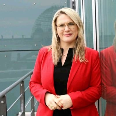 Alicemadison09's profile picture. An investor and mentor who focuses on helping others become profitable traders.