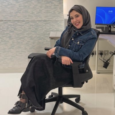 aishalloughani's profile picture. 