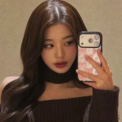 rumralle's profile picture. every m-oment, matters.