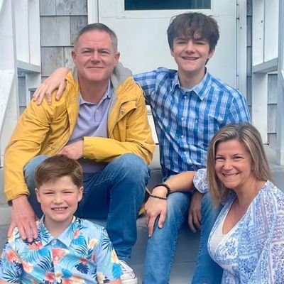 rolaalaladi's profile picture. help me follow my account and share my post and comment on it