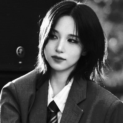 mocnrises's profile picture. ⠀⠀⠀⠀⠀⠀https://t.co/nPaWWDchIK i'm the silence speak, a real queens fix each other's crowns.