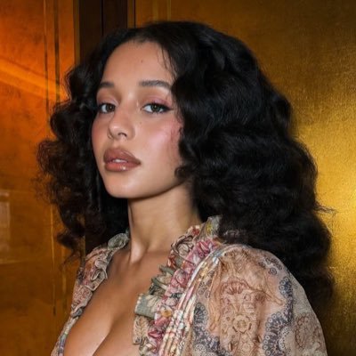 rosesportrait's profile picture. sport lisboa e benfica 💌 | titanic (1997) 🇵🇸 🏎️¹⁶ ⁴⁴ ⁸¹