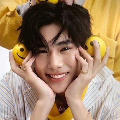 phuwinsoshum's profile picture. narawins ♡ thai, kpop, F1 fans