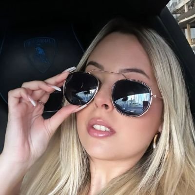 Isabellasonian's profile picture. 📍
Welcome to my life, captured through the lens of my camera 📷 
Believe in yourself 💚❤️