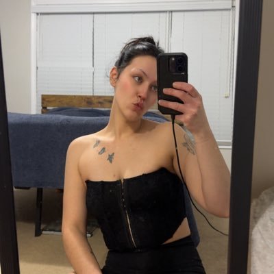 sammieexo420's profile picture. Canadian girl with a fattie ❤️👅 join my links below ⬇️ they removed my old account with 1.5K followers 😭 starting over