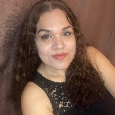 modelcaza's profile picture. Nunca habrá un borrador para corregir el pasado, pero siempre habrá un lápiz para escribir el futuro.