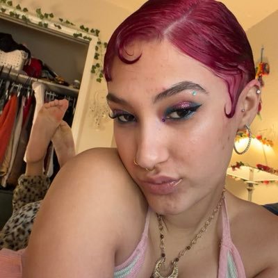 Goddess_Mal222's profile picture. weird girl, who uses her looks to steal loser men’s money. $30 to speak.