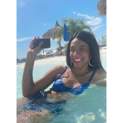 queeeeeeenmari's profile picture. 