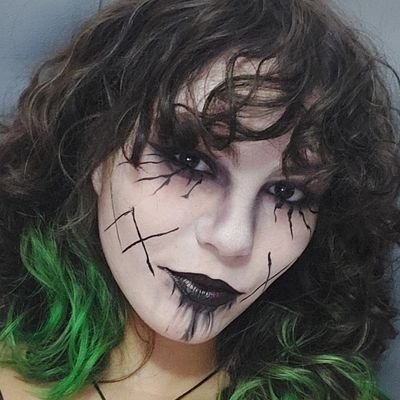 mabii_444's profile picture. viadinha indeciso egoísta e meio nerdola no tempo livre                                                                                                   🦊🦊🦊