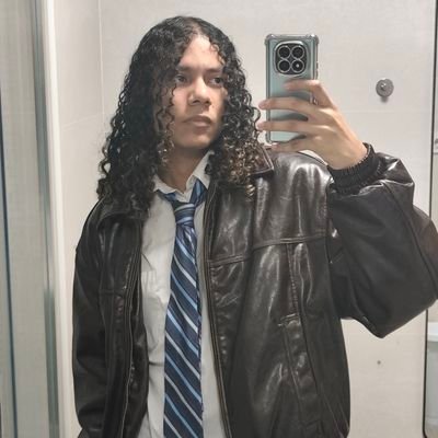 Adr74n's profile picture. 