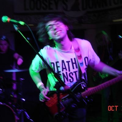 t_failz's profile picture. he/they || @heytvboy and my favorite animal 🎸