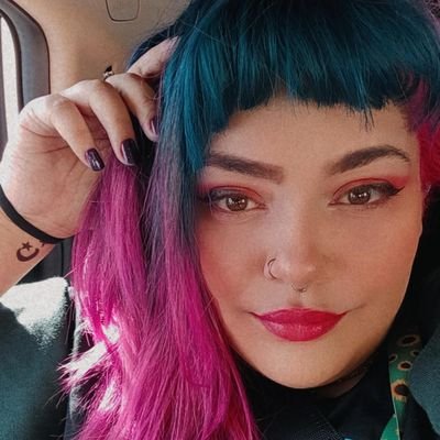 EvyGalhardo's profile picture. 32yo, TEA, Altas habilidades, Fibromiálgica, fono, amigurumeira (amigurumitea noutra rede) nerd, bi, viciada em filmes e séries e apaixonada por cantorias. 🤓🌈