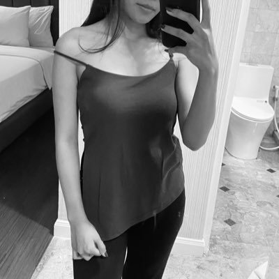 wulanntaz's profile picture. tan skin