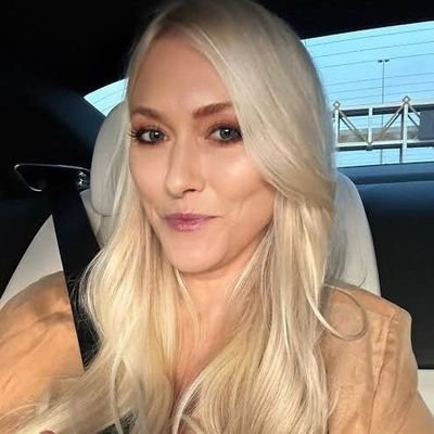 Jane3ycxt's profile picture. DM me for fun and meetups                          https://t.co/jyngUbBUDO