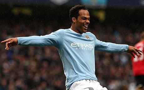 CabezonLescott's profile picture. #19 Tengo una cabeza imperial, más que nada porque parece una barra de chope, defensa del Man City y en mis ratos libres parking