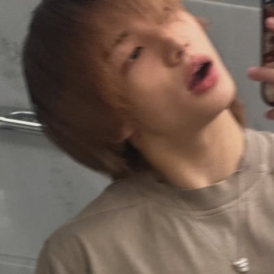 jiniarrt's profile picture. homesick | +20 (ela/dela)