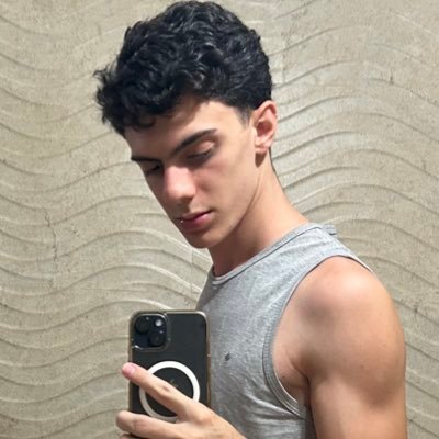 gabriel_fracon's profile picture. focus on me