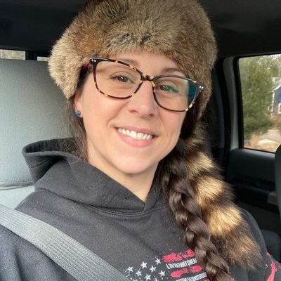 EngstrandLau's profile picture. Trying to learn golf ⛳️  Hardworker, Divorced, living by the day