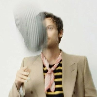 missionharrie's profile picture. parasocialite