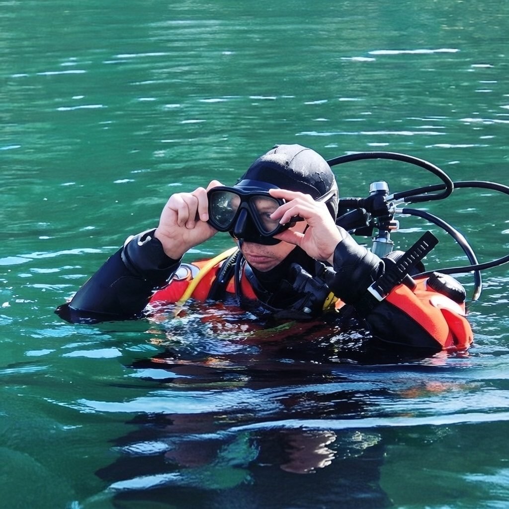 200divesL8r's profile picture. 178 | 70 | 39 (86) | G | 🌈 🇺🇸 ✝️ 🤿 Christian humanist. People, art, disagreement. Better in writing than small talk. Get wet occasionally. Scuba instructor.