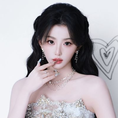 xueersq's profile picture. princess alike, she's pretty like no other. Snow Kong.
