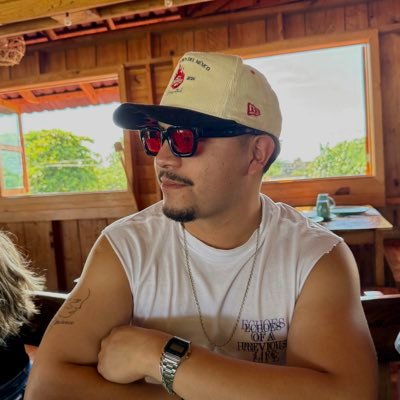 iBetow_'s profile picture. The best view comes after the hardest climb.