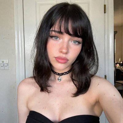 sashablackkx's profile picture. Not a normal goth girl🦇