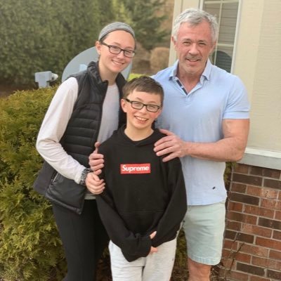 mrwhitemoore's profile picture. there’s a lot to be thankful for! love and kind to animals, Dogs are my favorite 🐶🐾   first account got suspended!