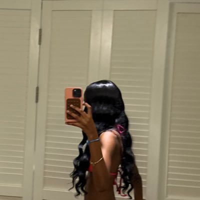 denielledyy's profile picture. 