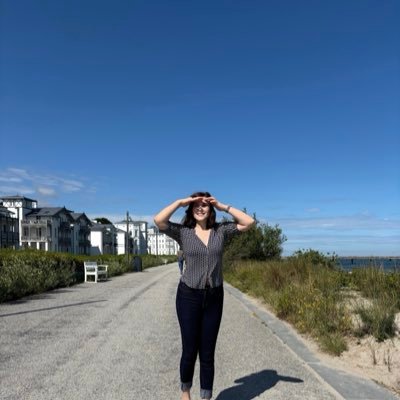 dianastol's profile picture. Juristin | Interessen: Sport, Musik, Kunst, Medien, Politik und Literatur. Liebt #Steuerrecht und ihre Familie.