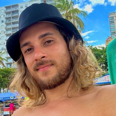 oimath_'s profile picture. fã de diva pop e viciado no corinthians 🦅 🖤🤍